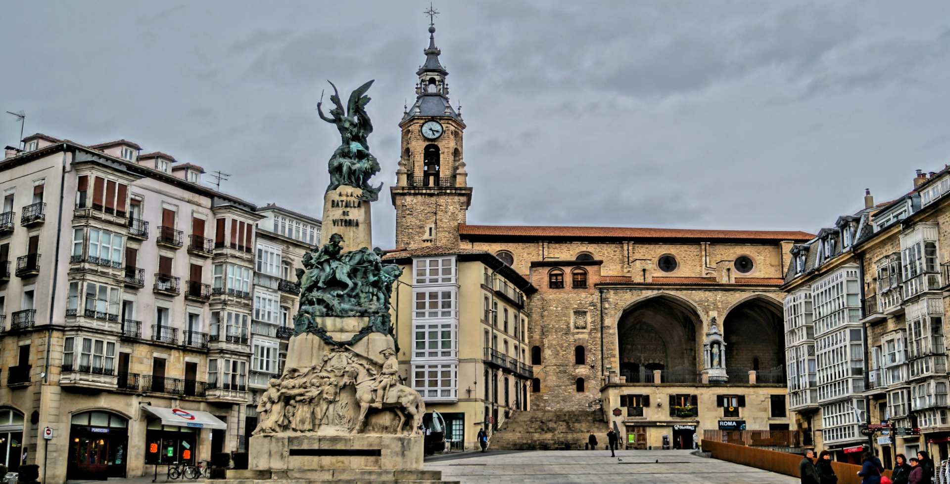 Plaza de la Virgen Blanca Vitoria- Gasteiz